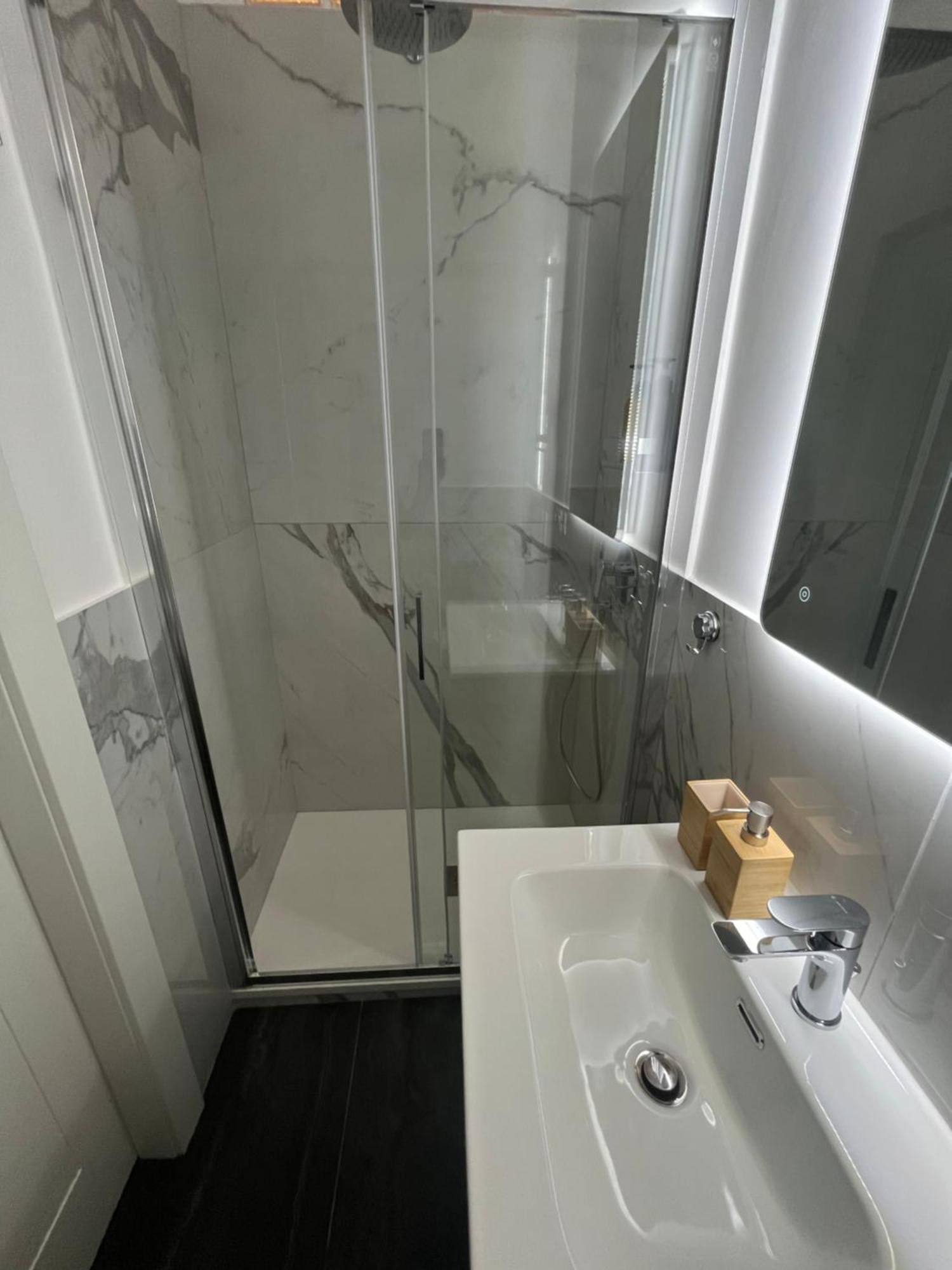 Lodi Modern House Rom